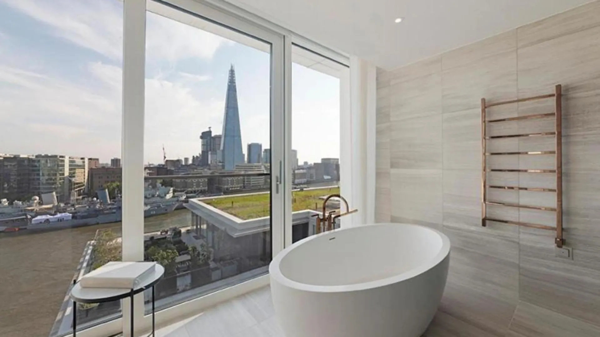 Luxury Riverside Penthouse 2000Sqft London