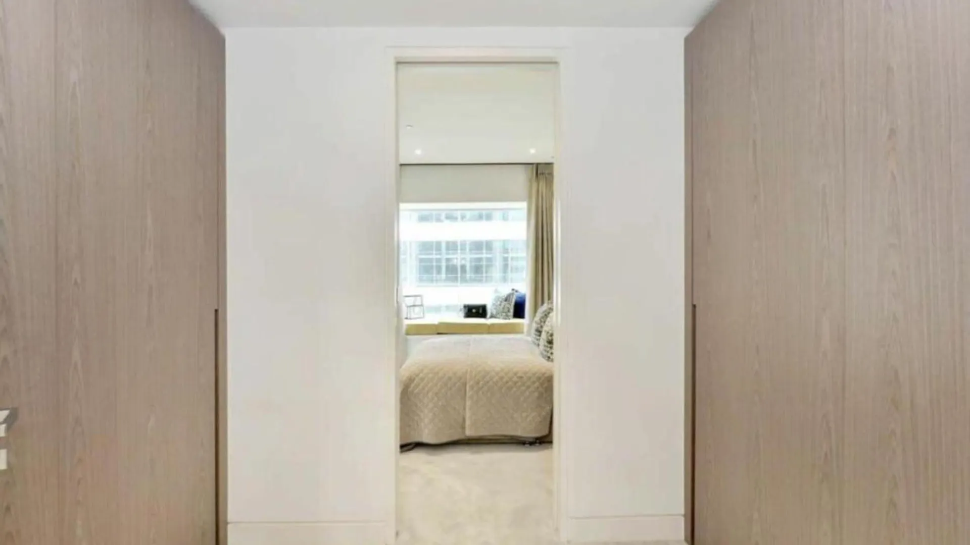 Luxury Riverside Penthouse 2000Sqft London