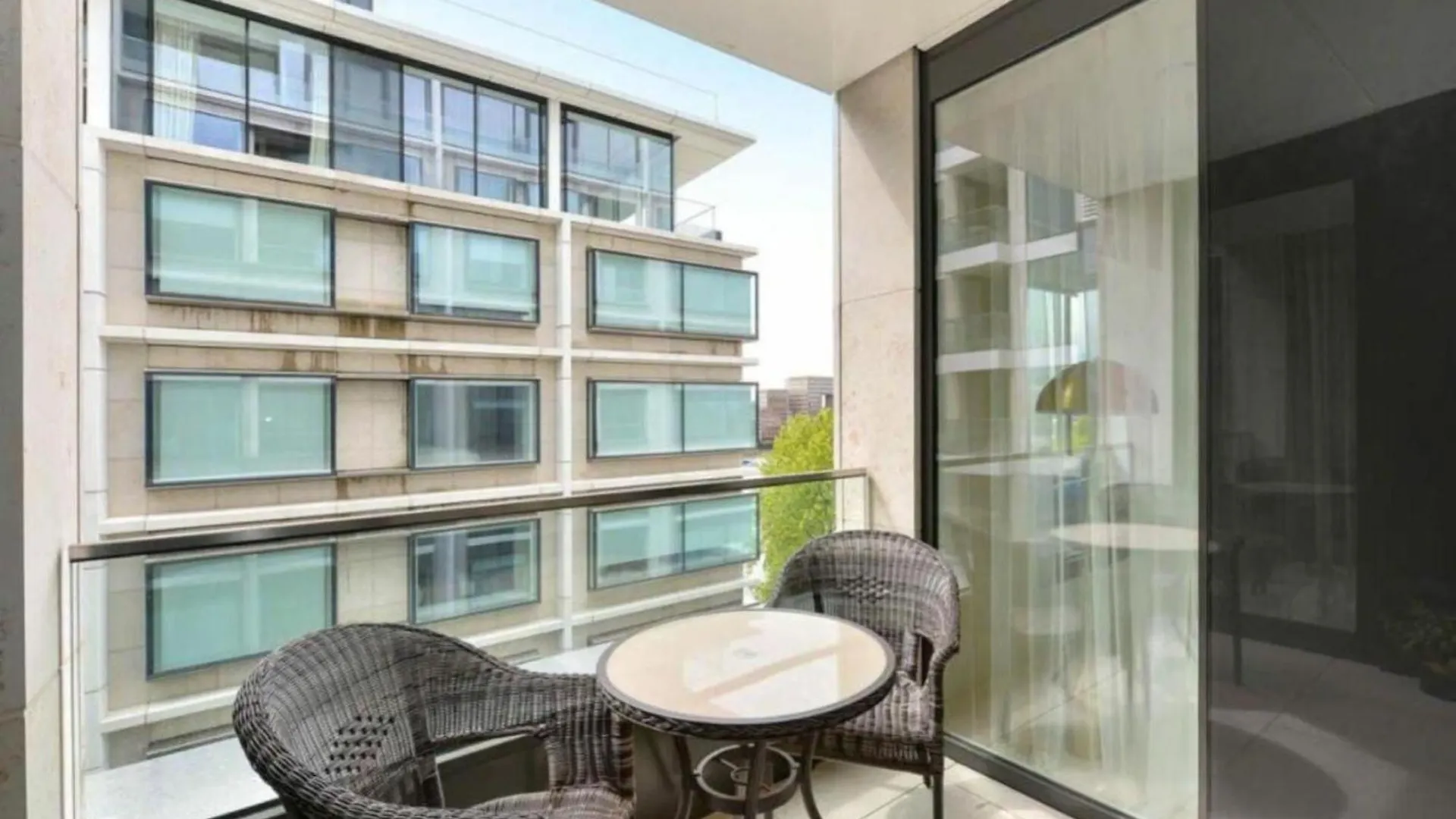 Apartment Luxury Riverside Penthouse 2000Sqft London